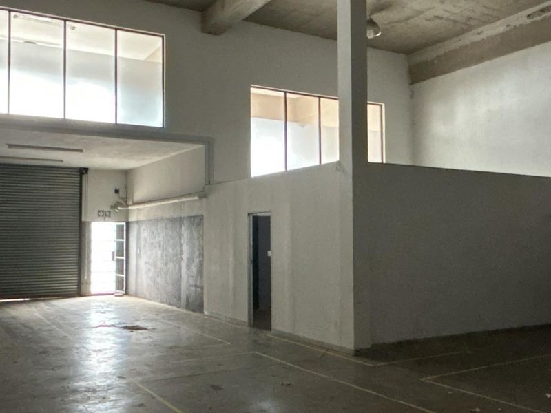 334 sqm Warehouse To Rent | Secure Park | Prime Pomona Location - Photo 2