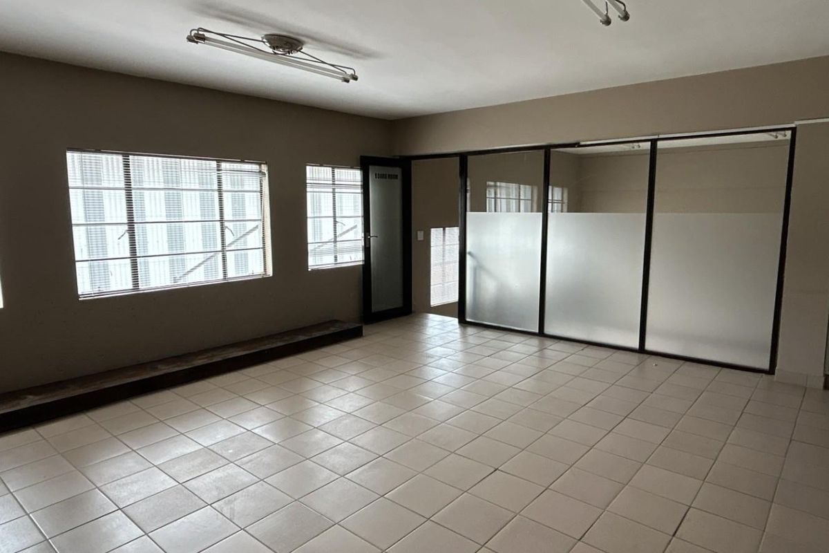 334 sqm Warehouse To Rent | Secure Park | Prime Pomona Location - Photo 3