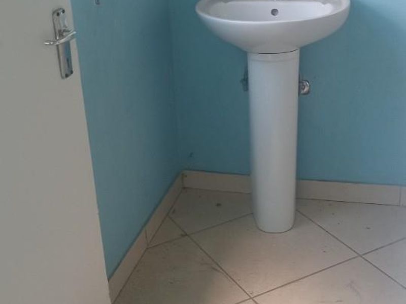 Apartment For Sale in Madadeni, Newcastle, KwaZulu Natal - Photo 9