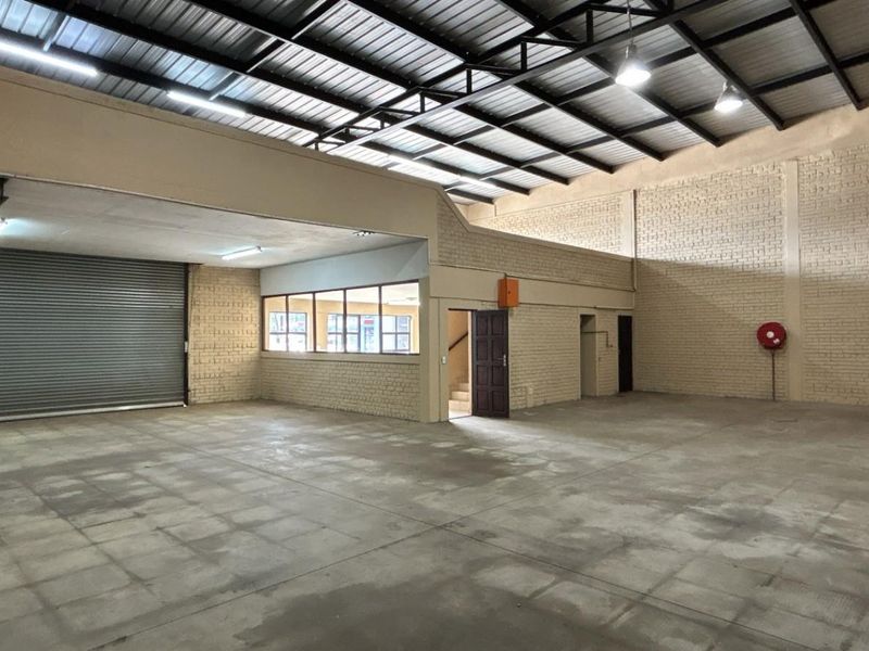 334 sqm Warehouse To Let | Secure Park | 10 Minutes from OR Tambo - Photo 2