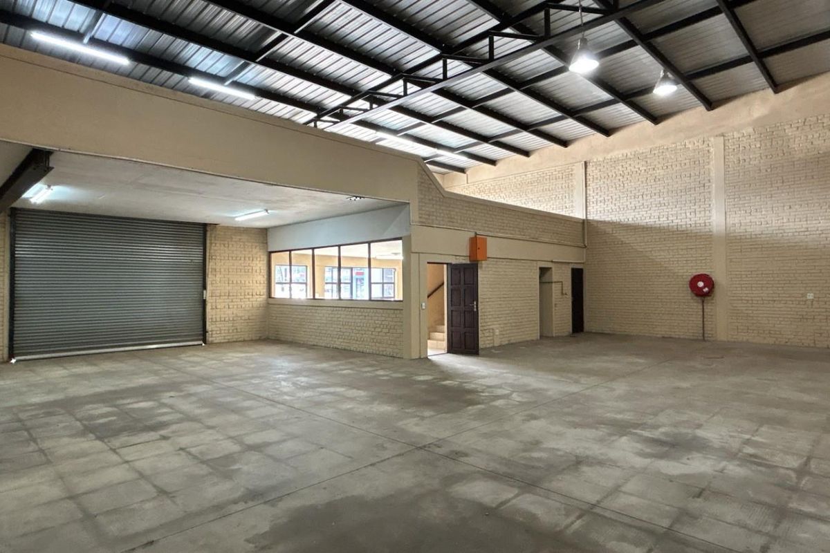 334 sqm Warehouse To Let | Secure Park | 10 Minutes from OR Tambo - Photo 2
