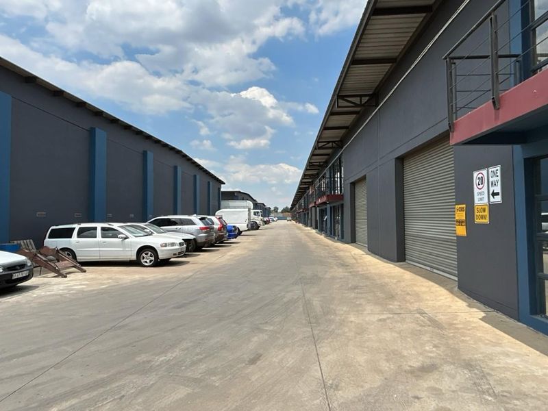 334 sqm Warehouse To Let | Secure Park | 10 Minutes from OR Tambo - Photo 5