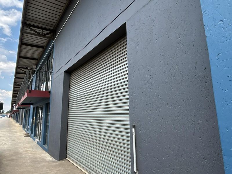 334 sqm Warehouse To Let | Secure Park | 10 Minutes from OR Tambo - Photo 10