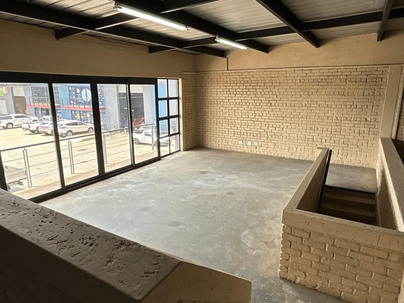 334 sqm Warehouse To Let | Secure Park | 10 Minutes from OR Tambo - Photo 3