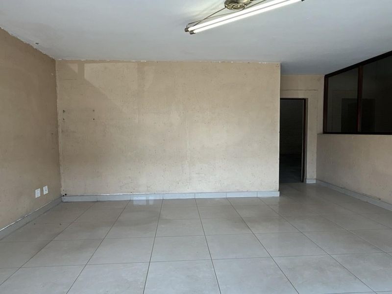 334 sqm Warehouse To Let | Secure Park | 10 Minutes from OR Tambo - Photo 7