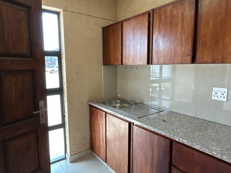 334 sqm Warehouse To Let | Secure Park | 10 Minutes from OR Tambo - Photo 8