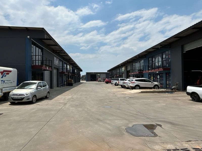 334 sqm Warehouse To Let | Secure Park | 10 Minutes from OR Tambo - Photo 6