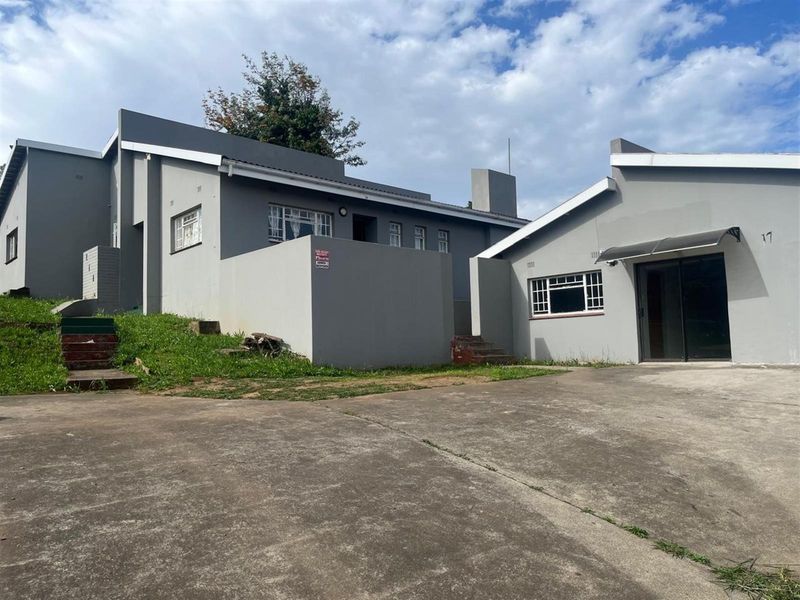 Spacious home with separate outside building on 1 160 sqm - Photo 5