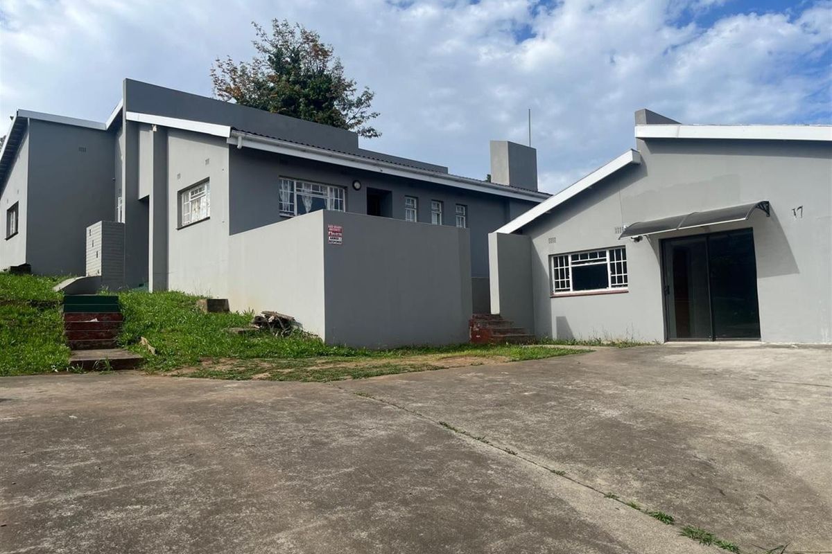 Spacious home with separate outside building on 1 160 sqm - Photo 5