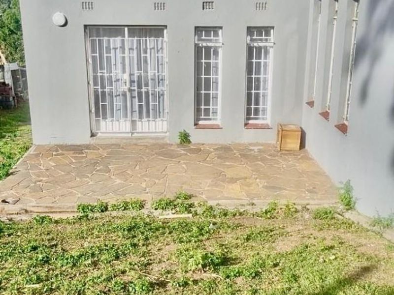 Spacious home with separate outside building on 1 160 sqm - Photo 3