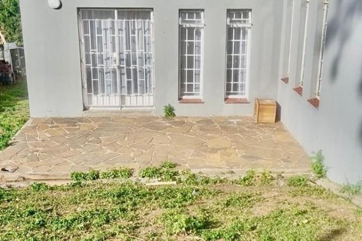 Spacious home with separate outside building on 1 160 sqm - Photo 3