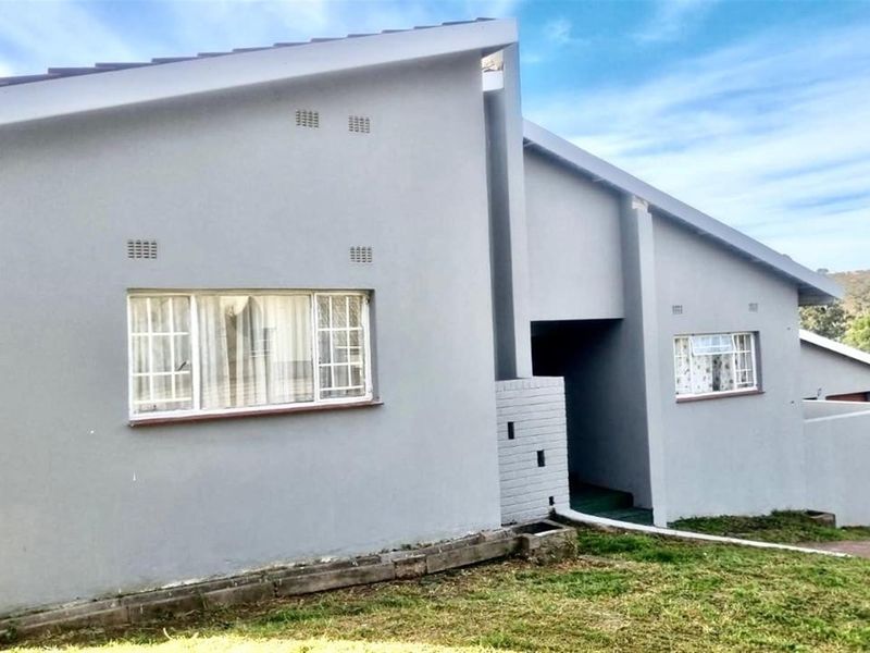 Spacious home with separate outside building on 1 160 sqm - Photo 2