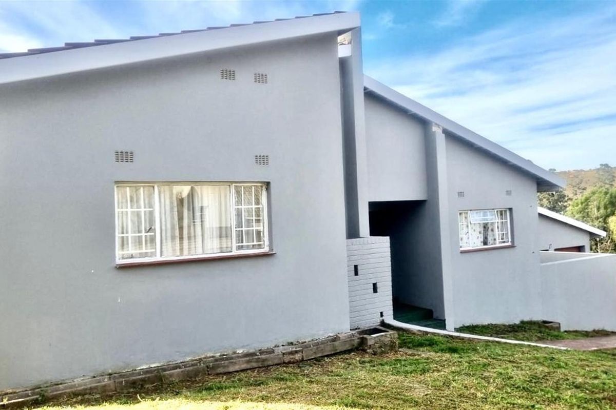 Spacious home with separate outside building on 1 160 sqm - Photo 2