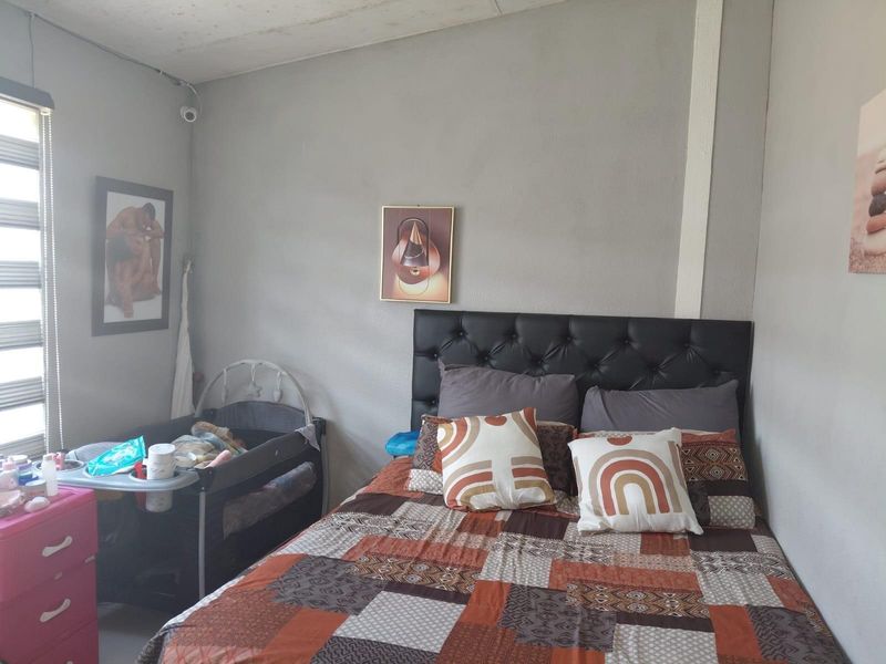 Well-Located 3-Bedroom House in Florida, Roodepoort - Photo 8