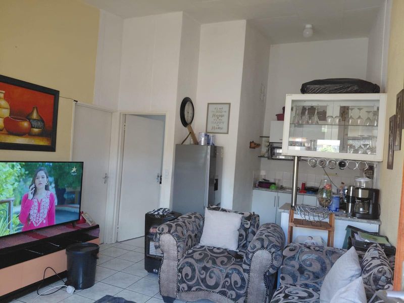 Well-Located 3-Bedroom House in Florida, Roodepoort - Photo 6