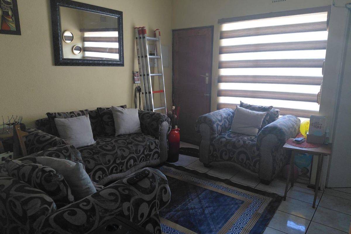 Well-Located 3-Bedroom House in Florida, Roodepoort - Photo 5