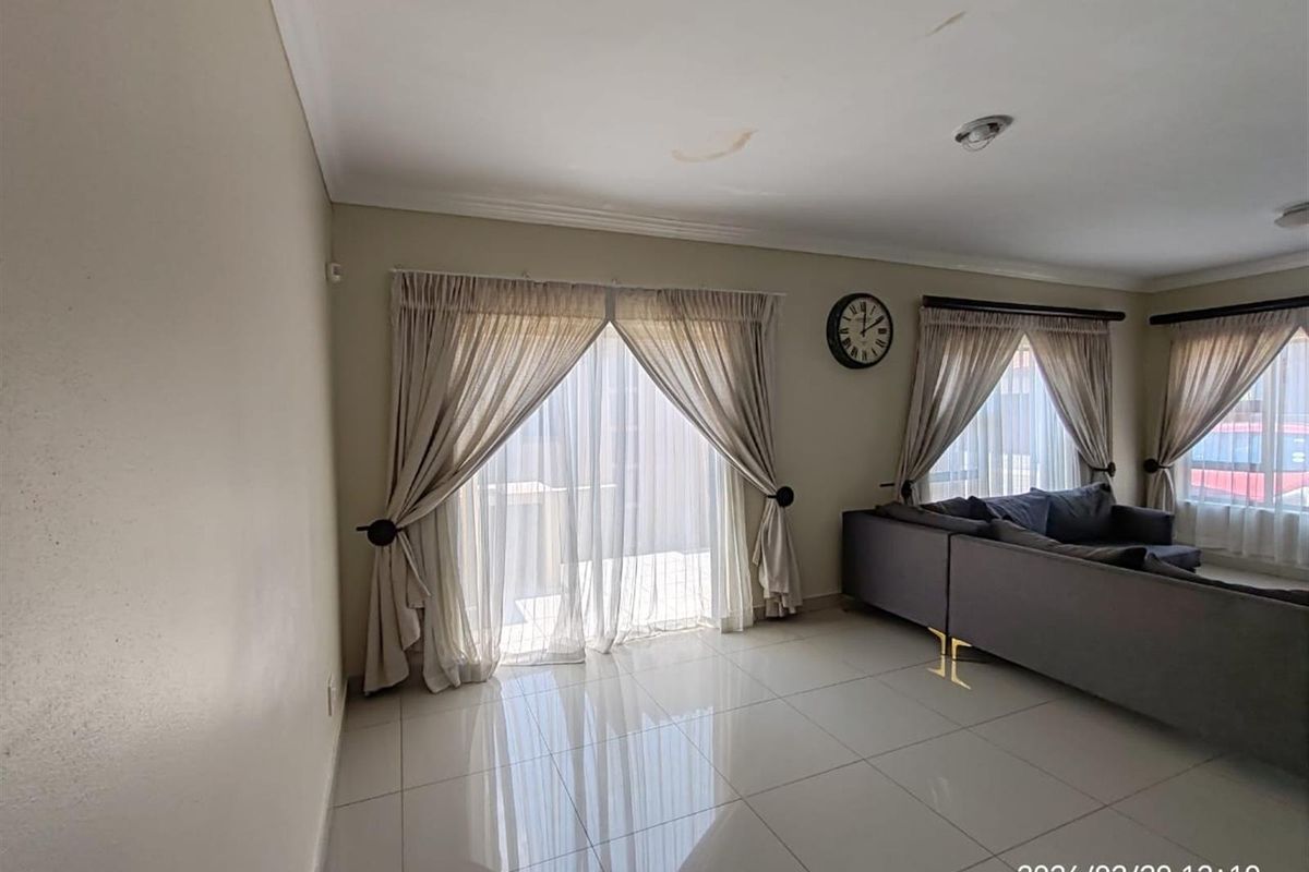 Modern 3-Bedroom Cluster in Secure Estate - Move-In Ready - Photo 3