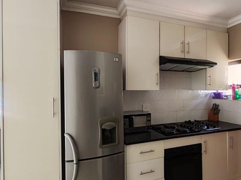 Modern 3-Bedroom Cluster in Secure Estate - Move-In Ready - Photo 6