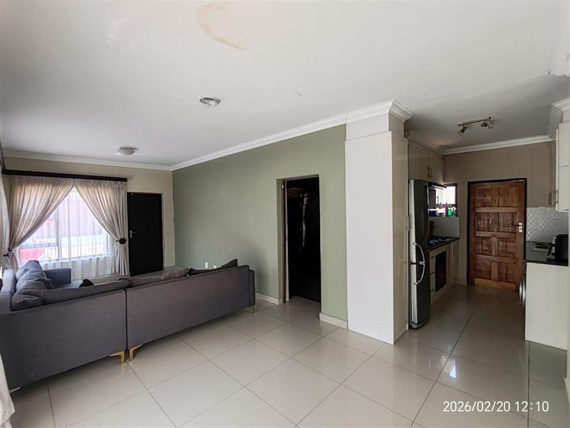 Modern 3-Bedroom Cluster in Secure Estate - Move-In Ready - Photo 4