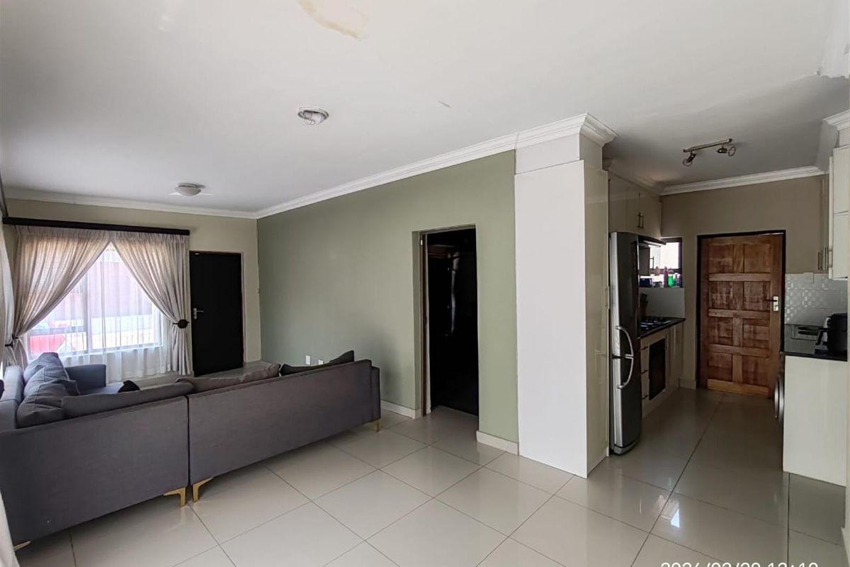 Modern 3-Bedroom Cluster in Secure Estate - Move-In Ready - Photo 4