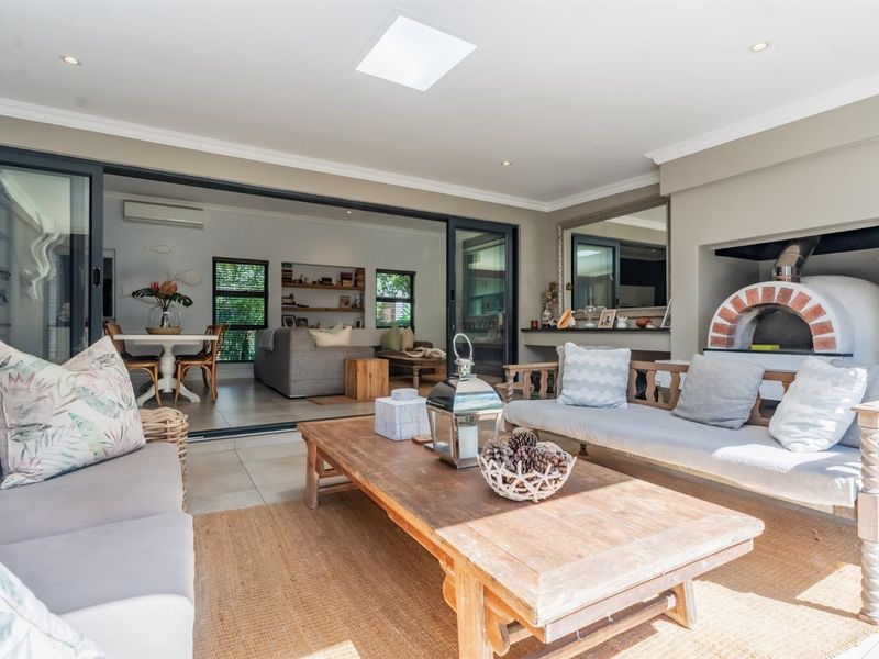 Stylish Garden Townhouse Designed for Easy Living - Photo 10