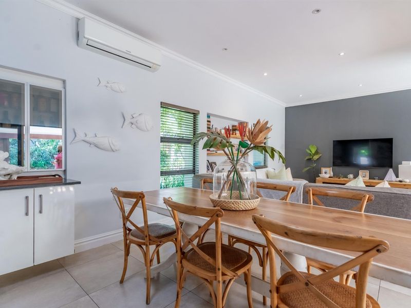 Stylish Garden Townhouse Designed for Easy Living - Photo 5