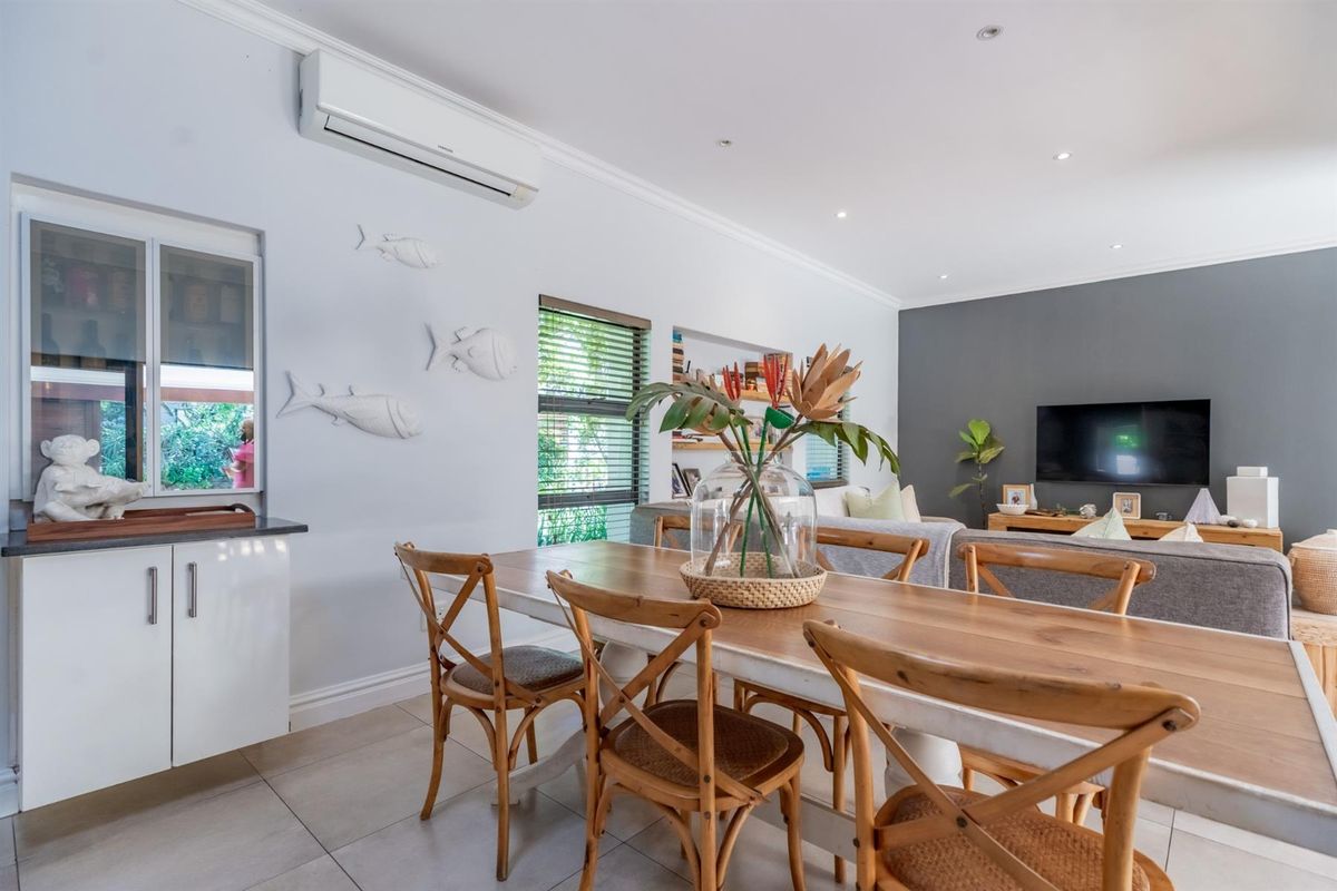 Stylish Garden Townhouse Designed for Easy Living - Photo 5