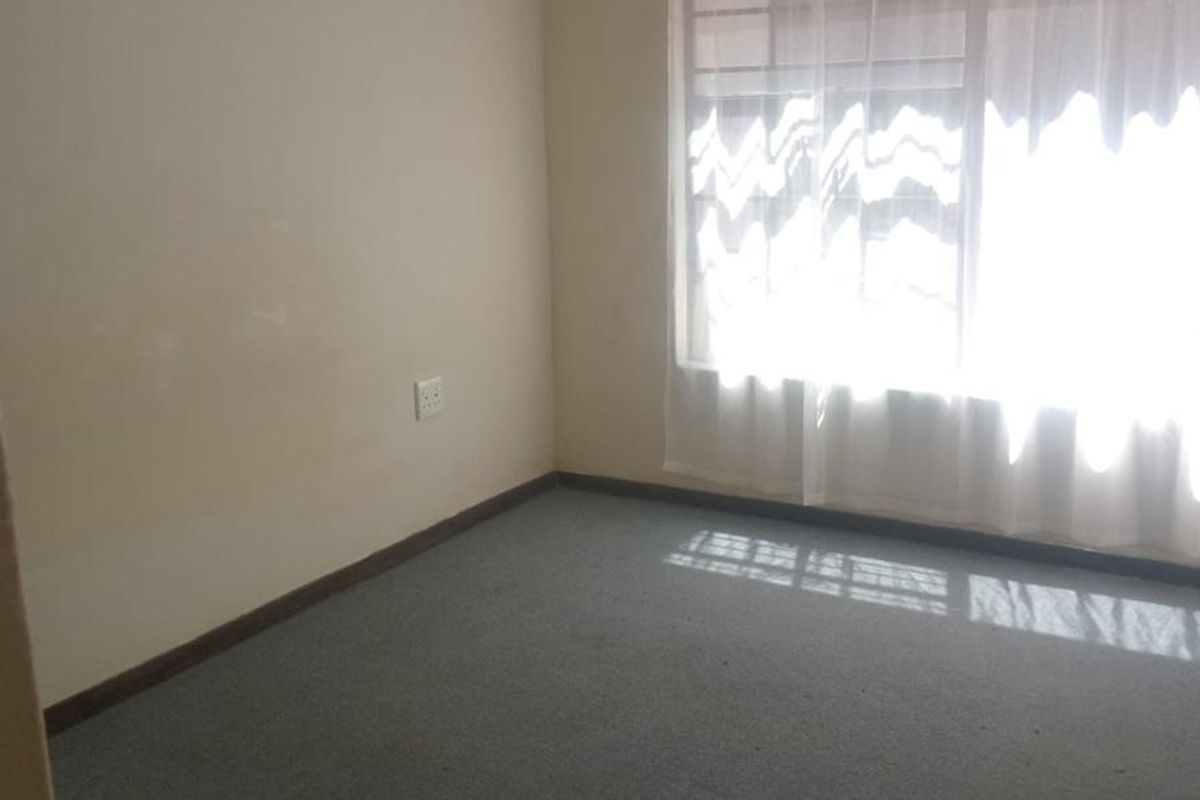 Apartment For Sale in Pioneer Park, Newcastle, KwaZulu Natal - Photo 5