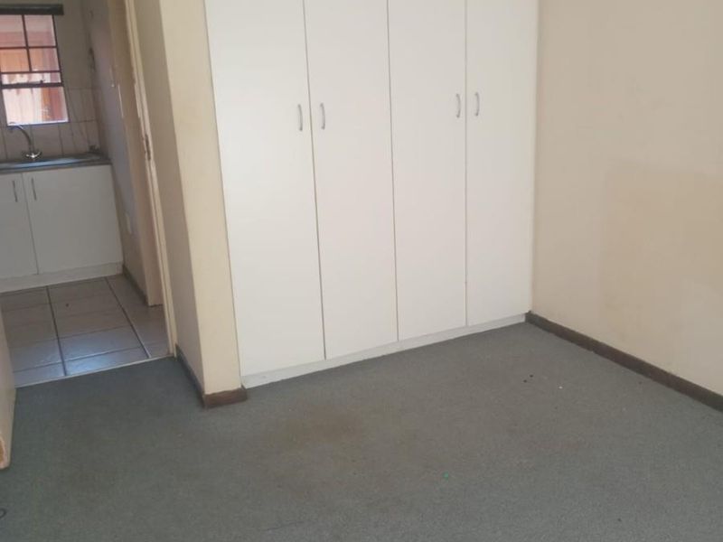 Apartment For Sale in Pioneer Park, Newcastle, KwaZulu Natal - Photo 4