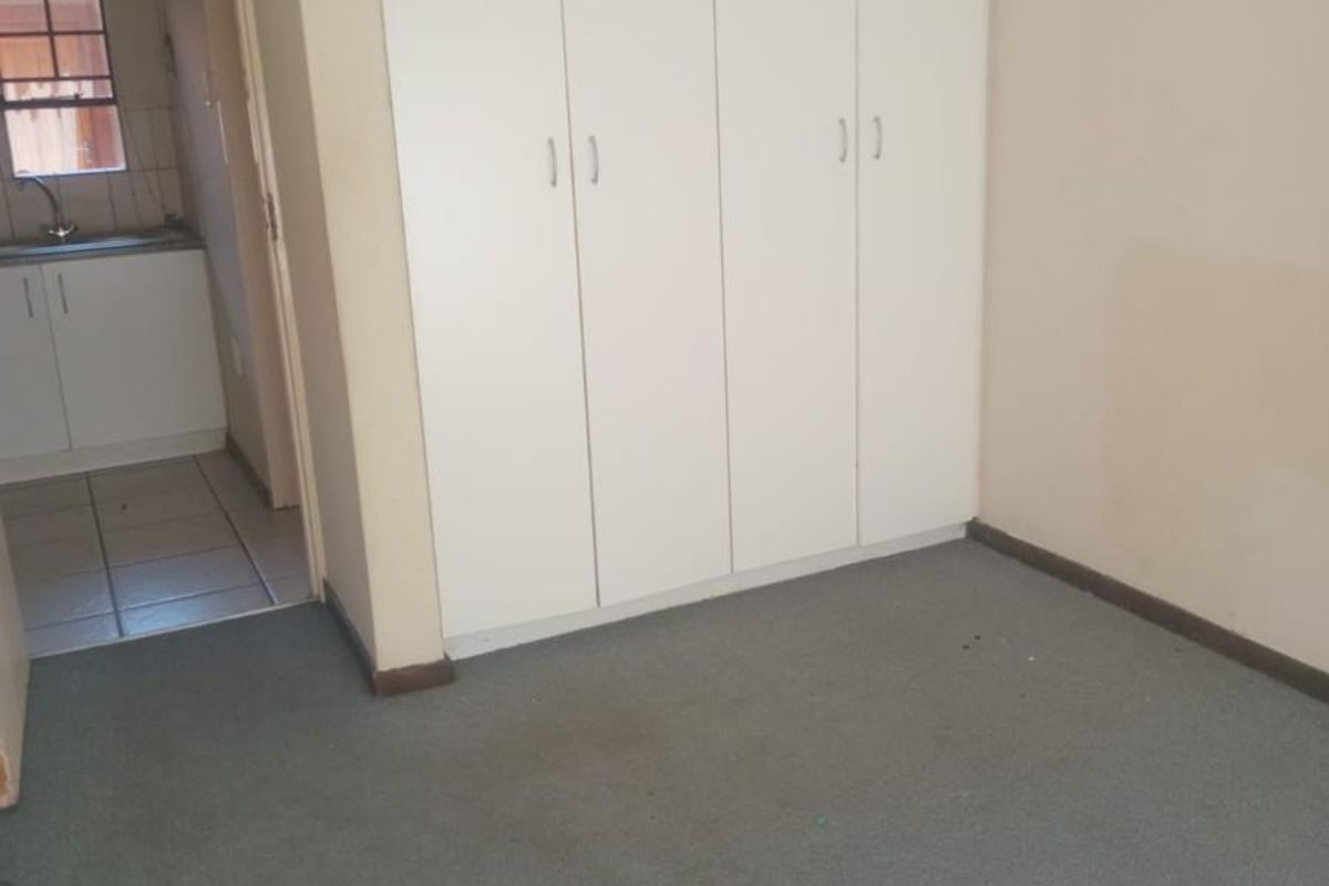 Apartment For Sale in Pioneer Park, Newcastle, KwaZulu Natal - Photo 4