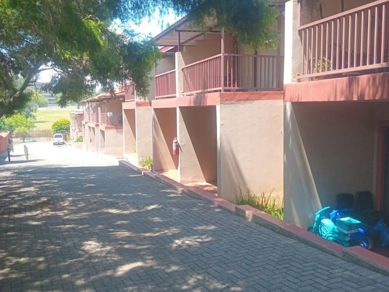 Apartment For Sale in Pioneer Park, Newcastle, KwaZulu Natal - Photo 8