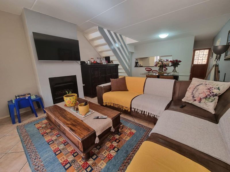 Elegant 4-Bedroom Family Home with Pool, Dual Entertainment Areas and Wrap-Around Garden in Bromhof - Photo 6