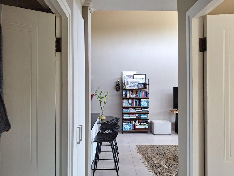 Modern 2-Bedroom Apartment with Stunning Dam Views in Palm Lakes Estate - Photo 9