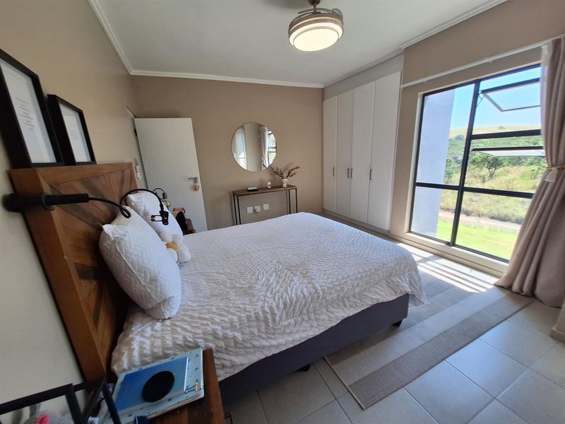 Modern 2-Bedroom Apartment with Stunning Dam Views in Palm Lakes Estate - Photo 7