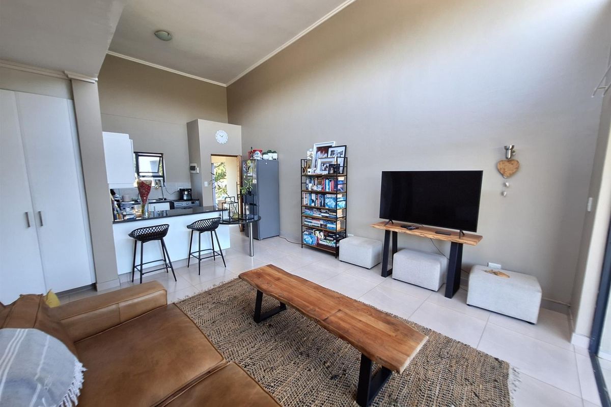 Modern 2-Bedroom Apartment with Stunning Dam Views in Palm Lakes Estate - Photo 4