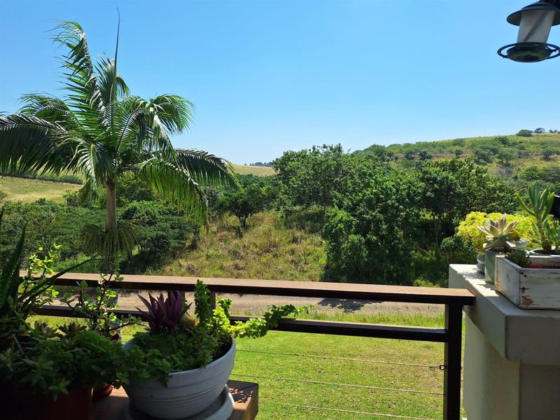 Modern 2-Bedroom Apartment with Stunning Dam Views in Palm Lakes Estate - Photo 2