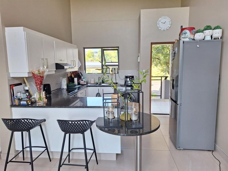 Modern 2-Bedroom Apartment with Stunning Dam Views in Palm Lakes Estate - Photo 5