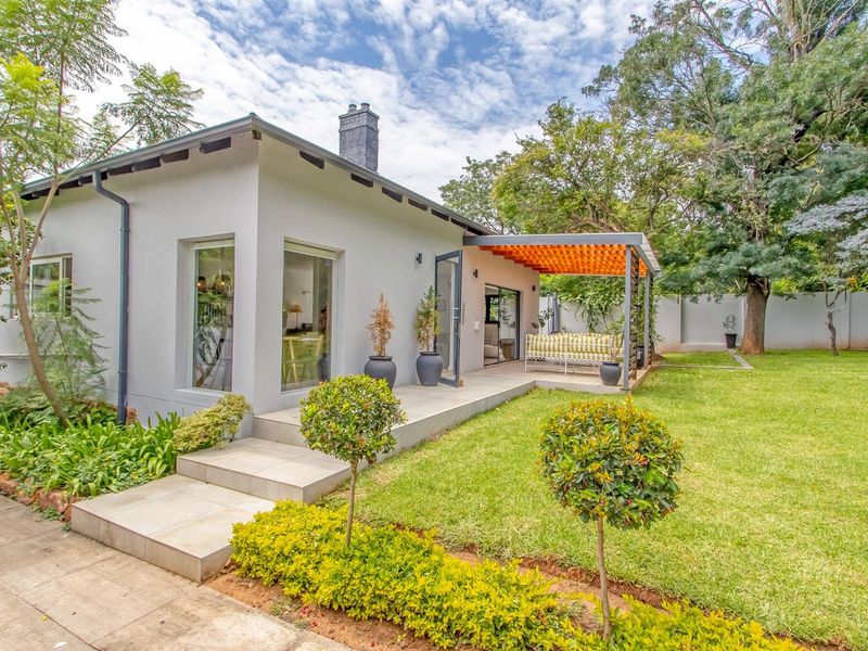 Stylish, modern family home with inverter, pool, patio and fire pit - Photo 7