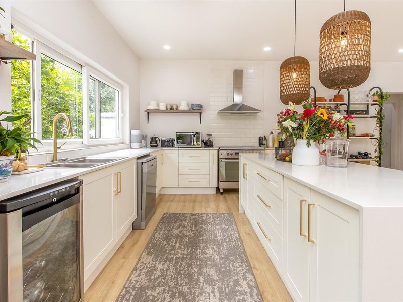 Stylish, modern family home with inverter, pool, patio and fire pit - Photo 10