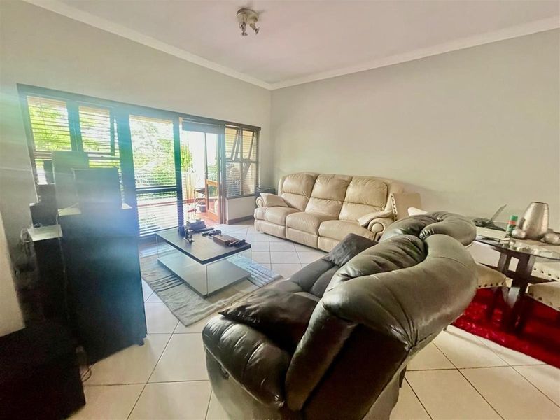 Two Bedroom 2nd Floor Apartment for Sale in Eaton Terrace Bryanston - Photo 7