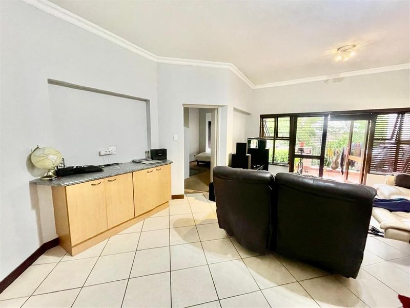 Two Bedroom 2nd Floor Apartment for Sale in Eaton Terrace Bryanston - Photo 6