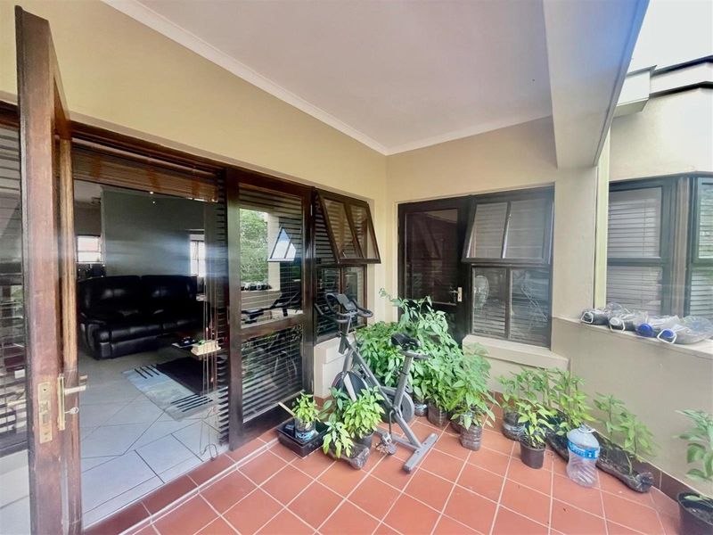 Two Bedroom 2nd Floor Apartment for Sale in Eaton Terrace Bryanston - Photo 9