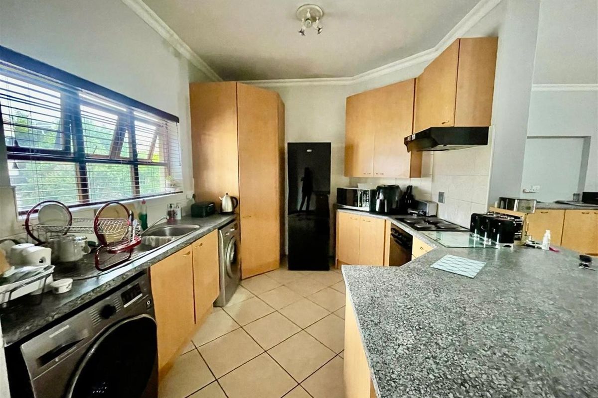Two Bedroom 2nd Floor Apartment for Sale in Eaton Terrace Bryanston - Photo 2