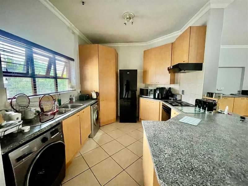Two Bedroom 2nd Floor Apartment for Sale in Eaton Terrace Bryanston - Photo 2