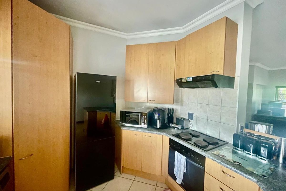Two Bedroom 2nd Floor Apartment for Sale in Eaton Terrace Bryanston - Photo 4