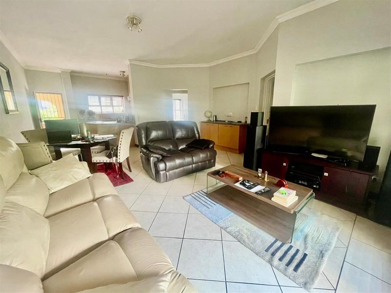 Two Bedroom 2nd Floor Apartment for Sale in Eaton Terrace Bryanston - Photo 5