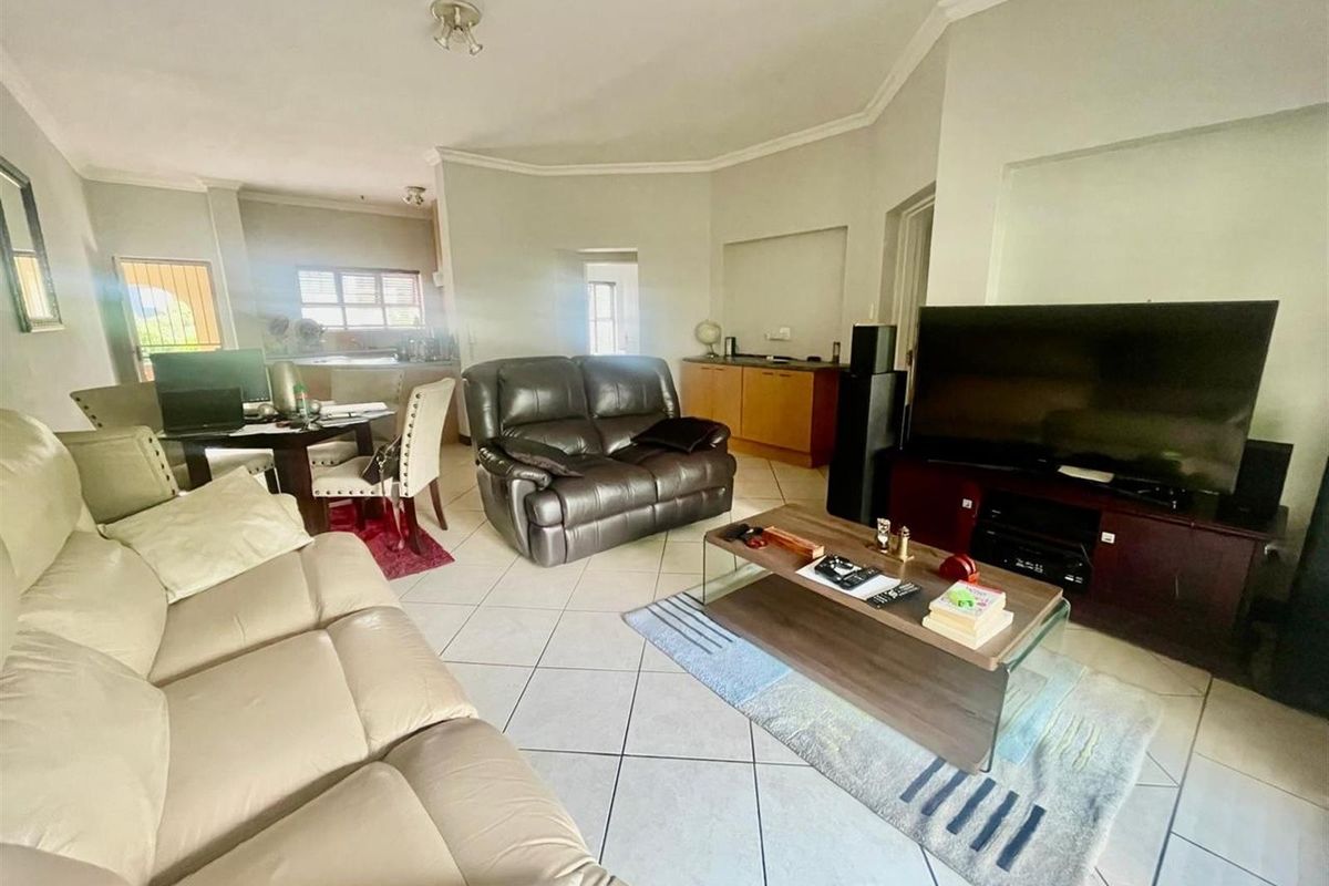 Two Bedroom 2nd Floor Apartment for Sale in Eaton Terrace Bryanston - Photo 5