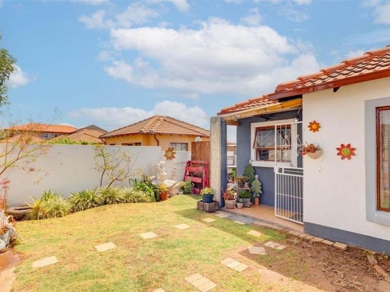 House For Sale in Cosmo City, Extention 5,  Roodepoort - Photo 2