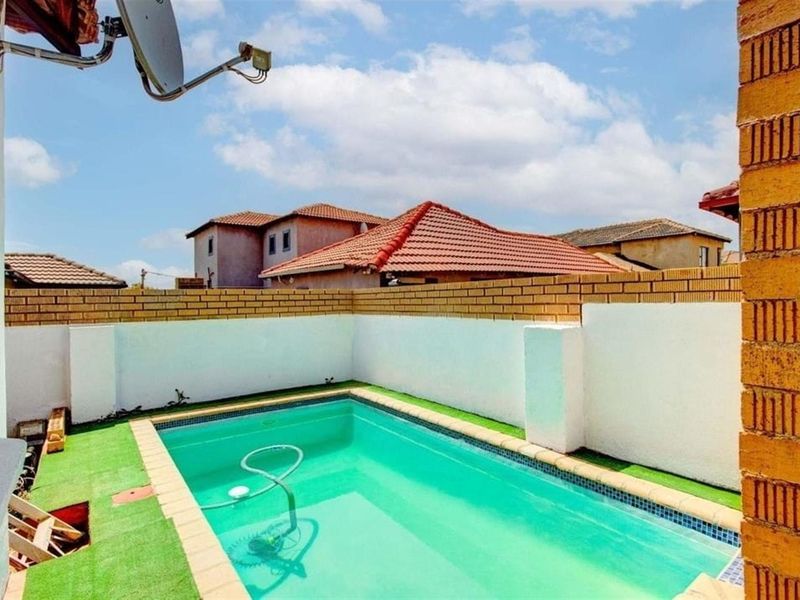 House For Sale in Cosmo City, Extention 5,  Roodepoort - Photo 3