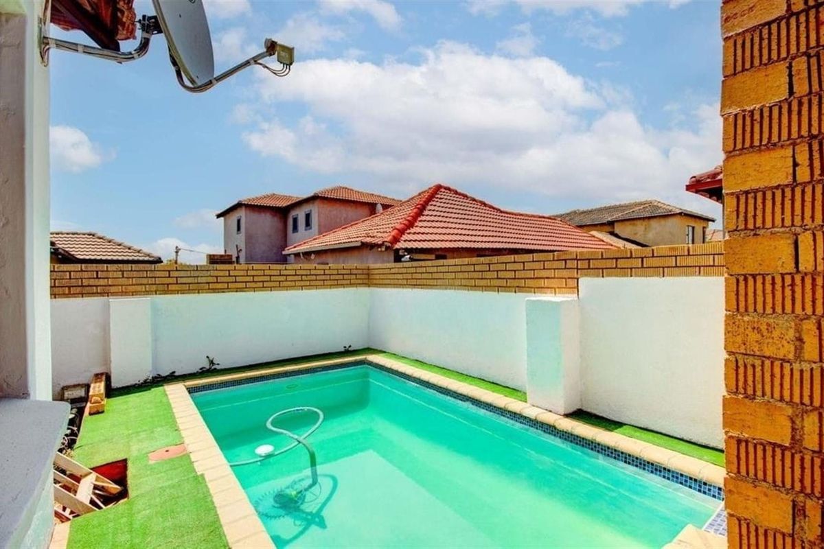 House For Sale in Cosmo City, Extention 5,  Roodepoort - Photo 3